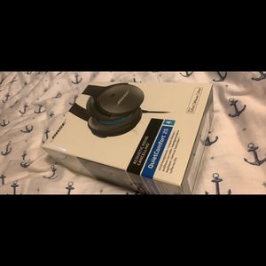 NIB Bose QuietComfort 25 Headphones
